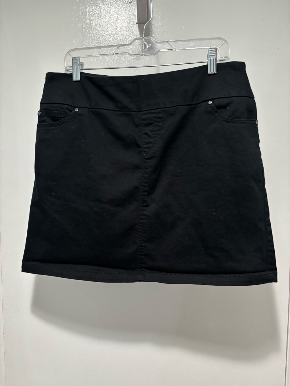 S.C. & Co. Black Pull-On Women’s Stretch Skort with Front Pockets Large